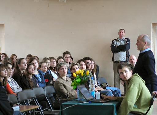 S�uchanie z zaciekawieniem